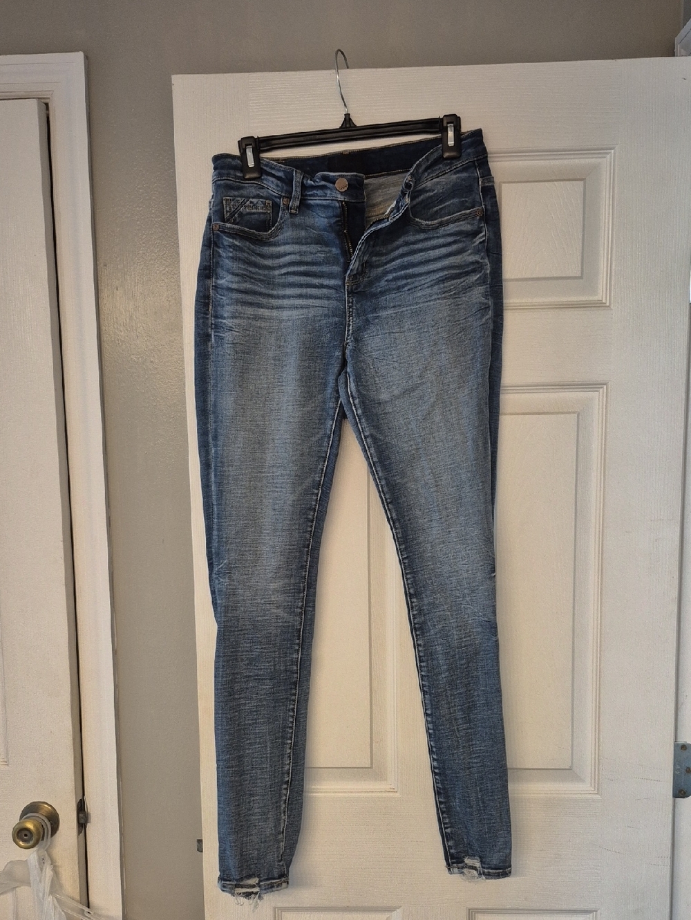 Buckle Women's Faded Blue Skinny Jeans